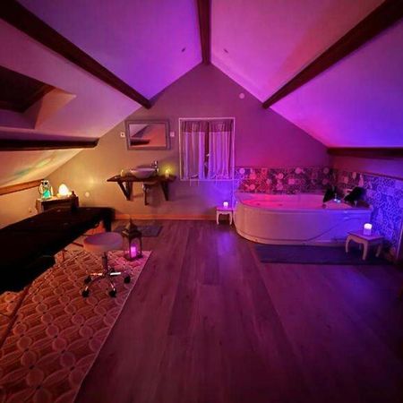 Ecrin D' Amour Suite Romantique Avec Jacuzzi Castels ภายนอก รูปภาพ