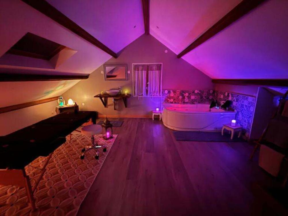 Ecrin D' Amour Suite Romantique Avec Jacuzzi Castels ภายนอก รูปภาพ